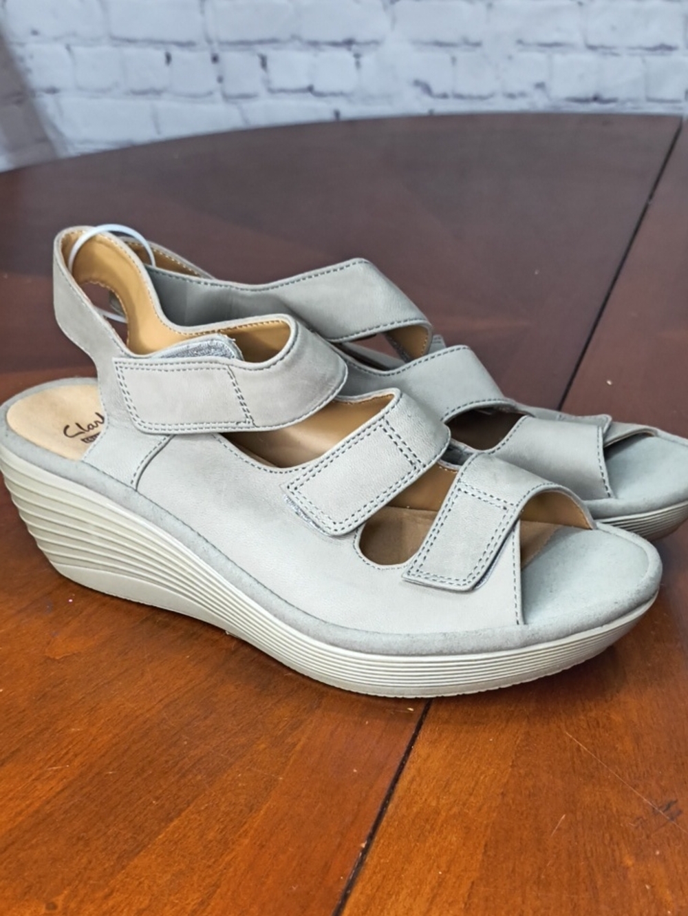 Clarks Women's Light Gray Suede Wedge Sandals with Adjustable Straps Size 5.5 AI